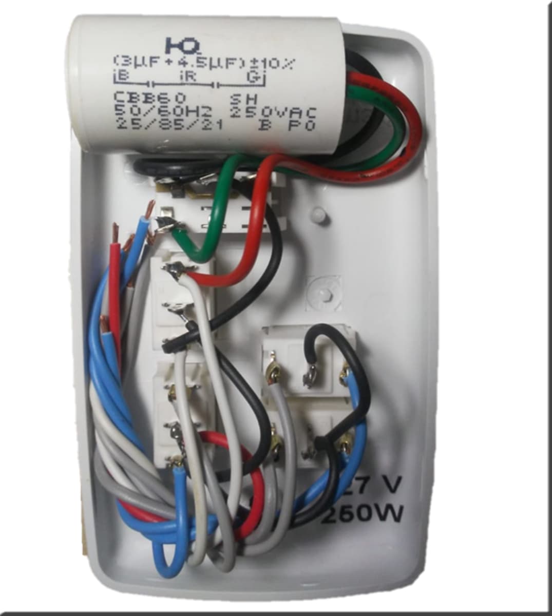 Chave P/Ventilador de Teto R3LUZ 3Vel C/CAP.07,5UF 3,0+4,5mF C/REVERSÃO + 3-Teclas LUZ - P/Venti-Delta New Light - foto 1 de 3