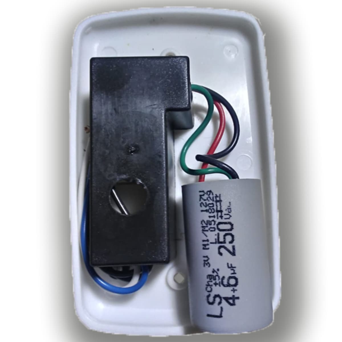 CHAVE P/VENTILADOR DE TETO 3-VEL CAP-10,0UF 4,0+6,0UF 1-TECLA LUZ - LOREN SID 110V ORIGINAL M1/M2 - RIOPRELUSTRES VENTI-DELTA ARGE-MOTOR ANTIGO - foto 1 de 3